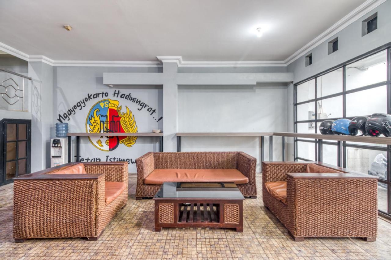 Reddoorz Hostel Near Stadion Mandala Krida Yogya Yogyakarta Exterior photo